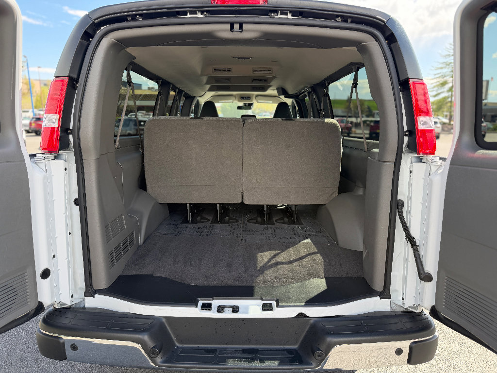 Used 2025 Chevrolet Express 3500 LT w/ LT Preferred Equipment Group RWD image 8