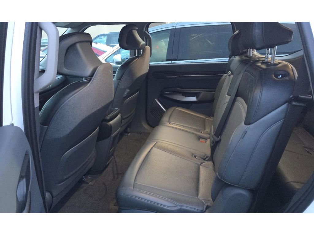 Used 2024 Kia EV9 Light RWD image 3