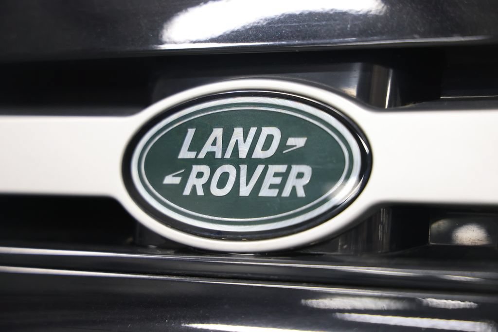 Used 2023 Land Rover Defender 130 SE AWD/4WD image 4