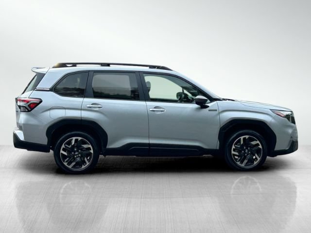 Used 2025 Subaru Forester Premium AWD/4WD image 3