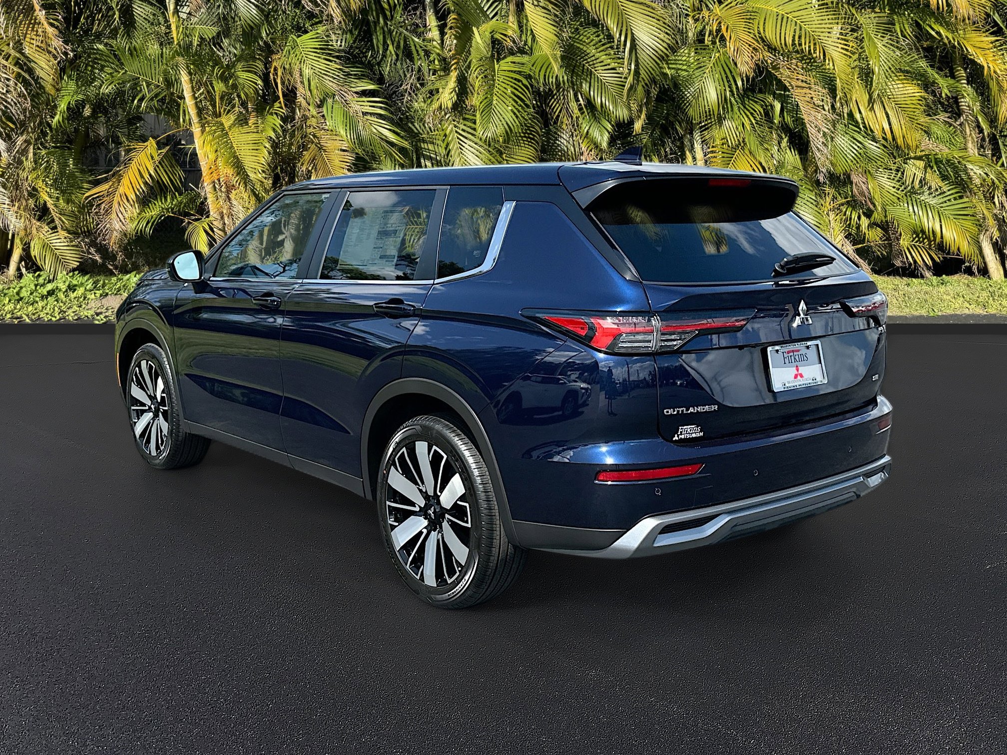 New 2025 Mitsubishi Outlander SE image 3