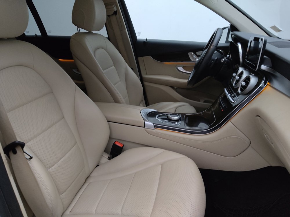 Used 2019 Mercedes-Benz GLC 300 w/ Premium Package image 21