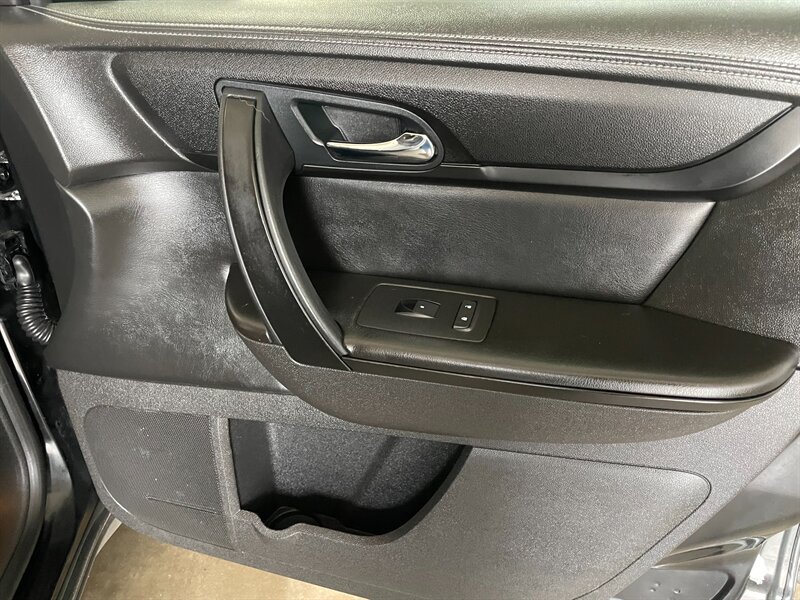 Used 2016 Chevrolet Traverse LT w/ Style and Technology Package FWD image 23