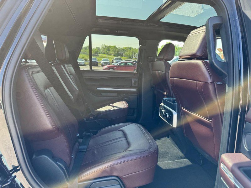 Used 2024 Ford Expedition Limited AWD/4WD image 16