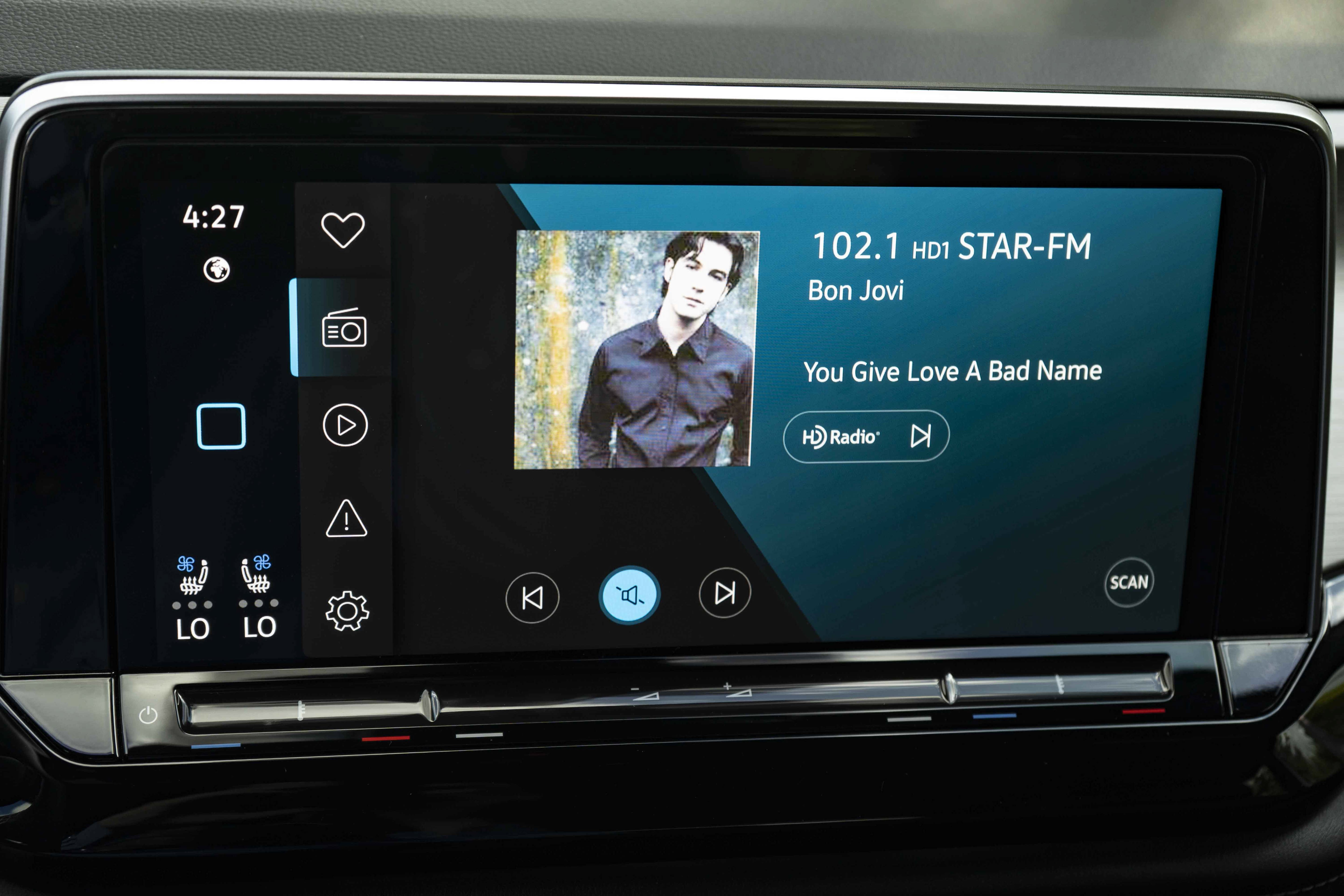 Certified 2024 Volkswagen Atlas Cross Sport SE w/ Panoramic Sunroof Package FWD image 27