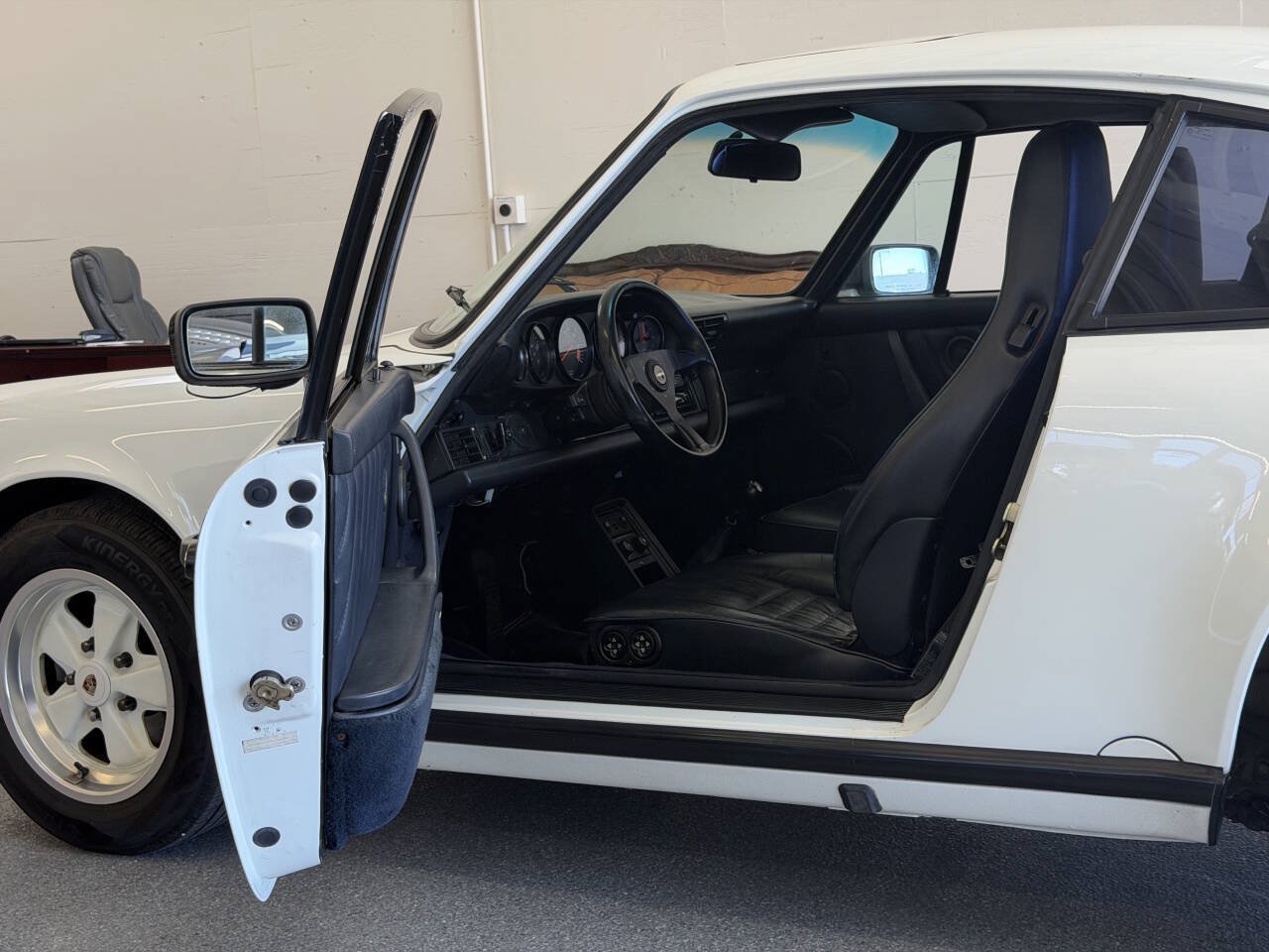 Used 1988 Porsche 911 Carrera RWD image 20