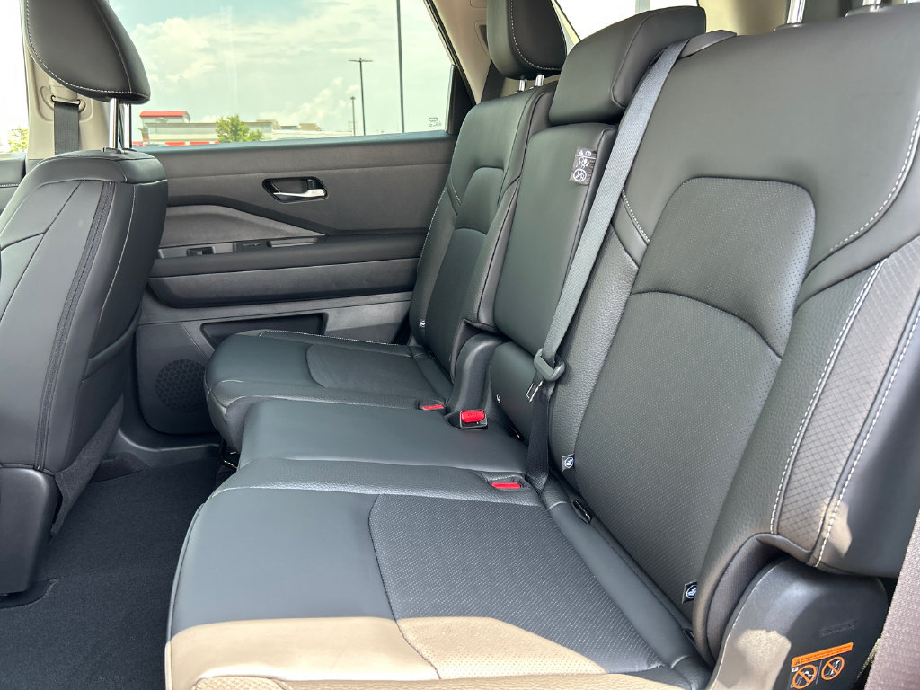 New 2026 Nissan Pathfinder SL w/ Cargo Package FWD image 33