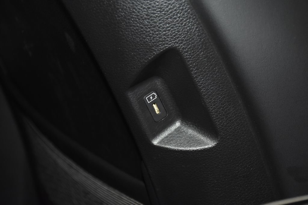 Used 2025 Kia Carnival FWD image 29