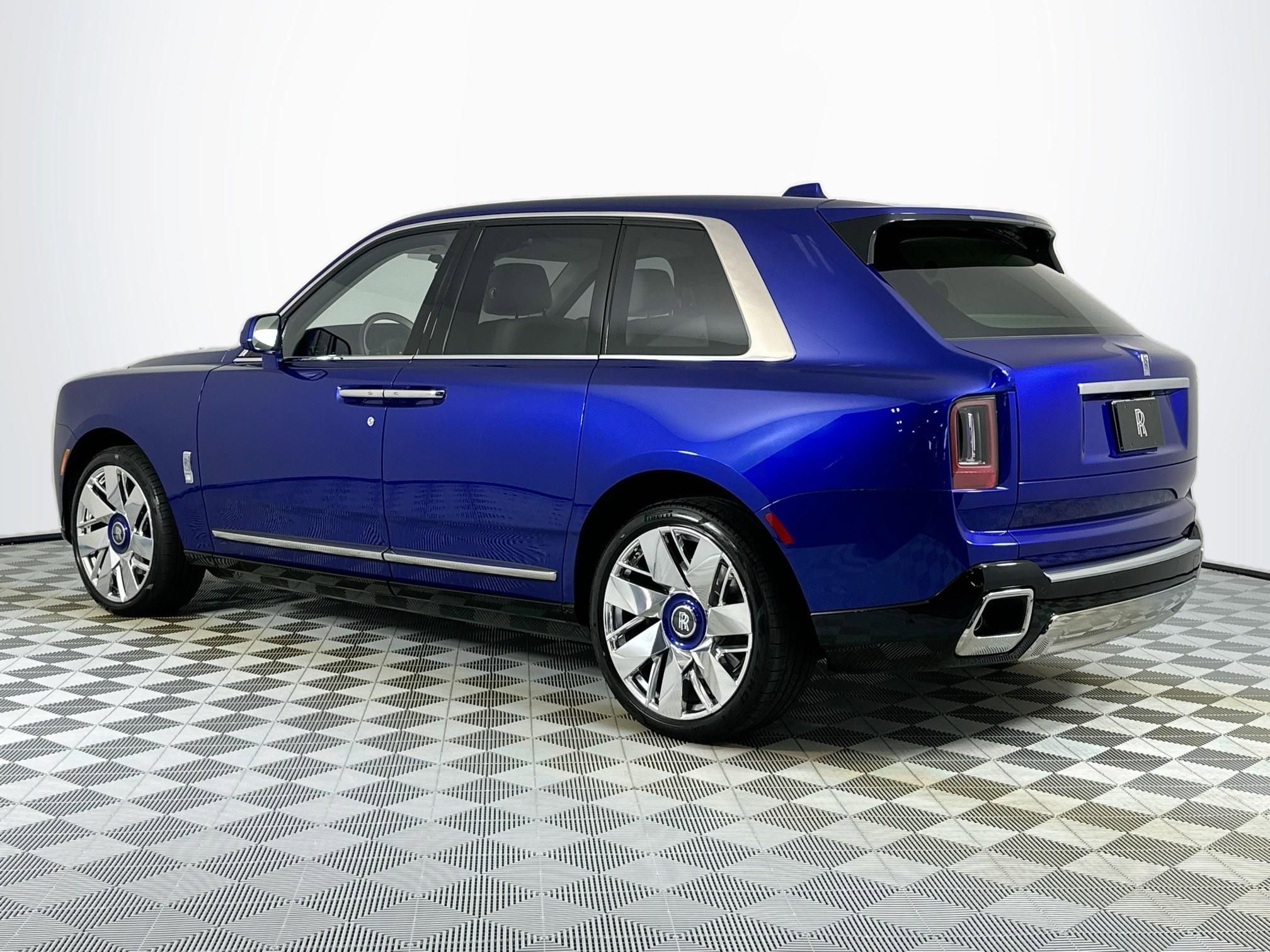 Certified 2025 Rolls-Royce Cullinan AWD/4WD image 2