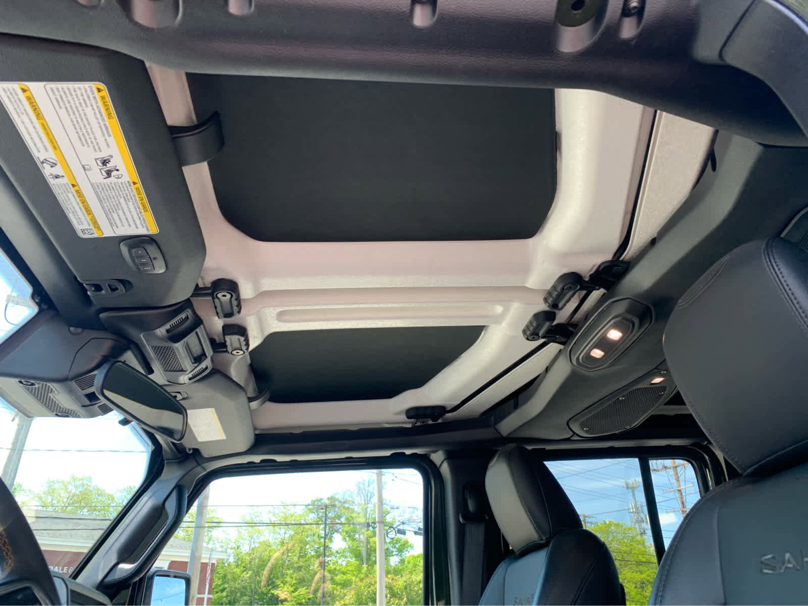Used 2024 Jeep Wrangler Unlimited Sahara AWD/4WD image 26