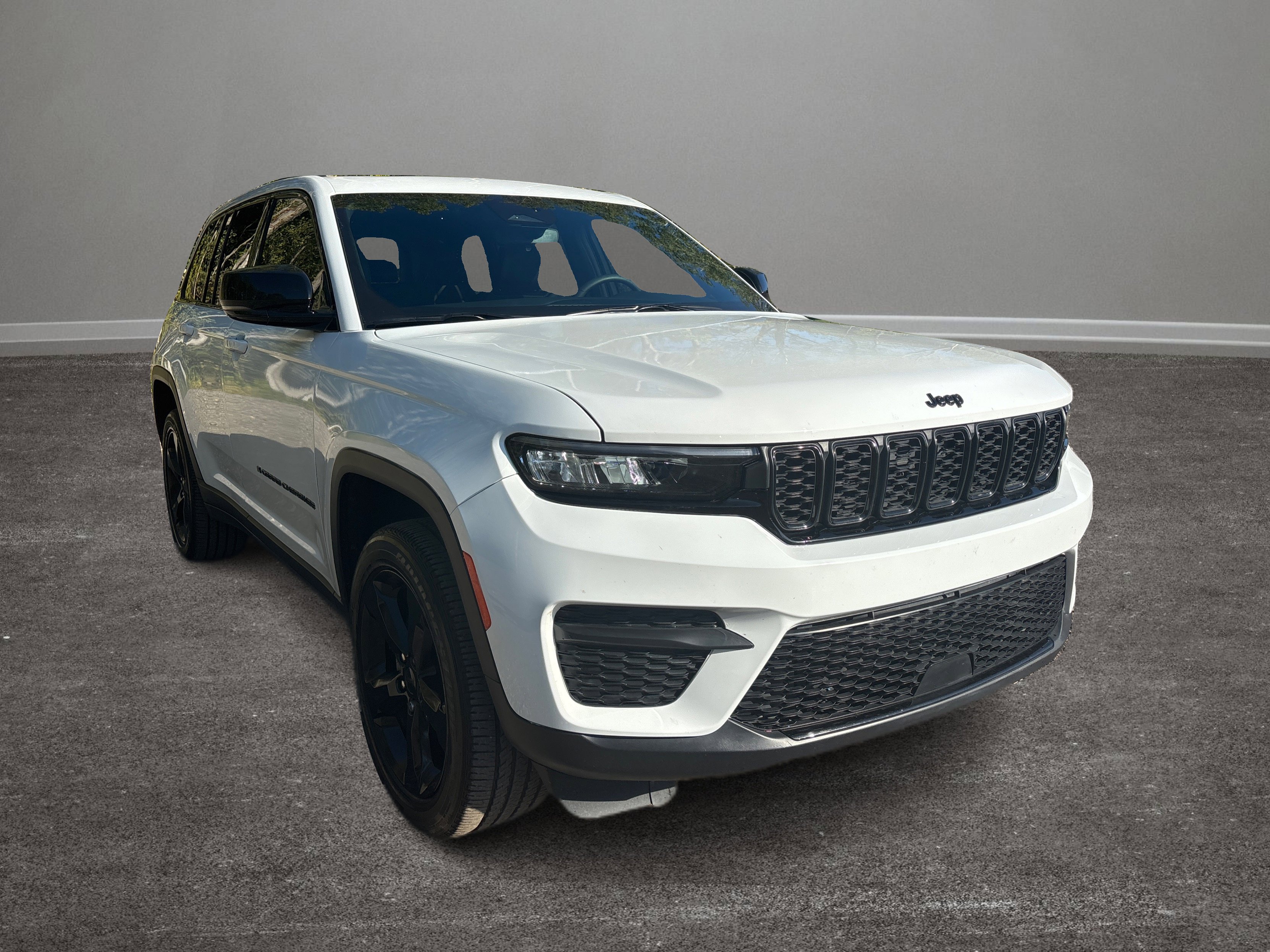 Used 2023 Jeep Grand Cherokee Altitude image 36