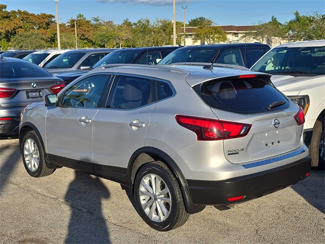 Used 2018 Nissan Rogue Sport SV w/ SV Technology Package image 3