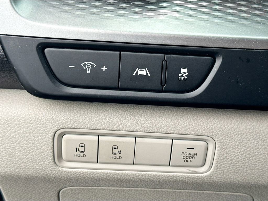 Certified 2022 Kia Carnival LX image 10