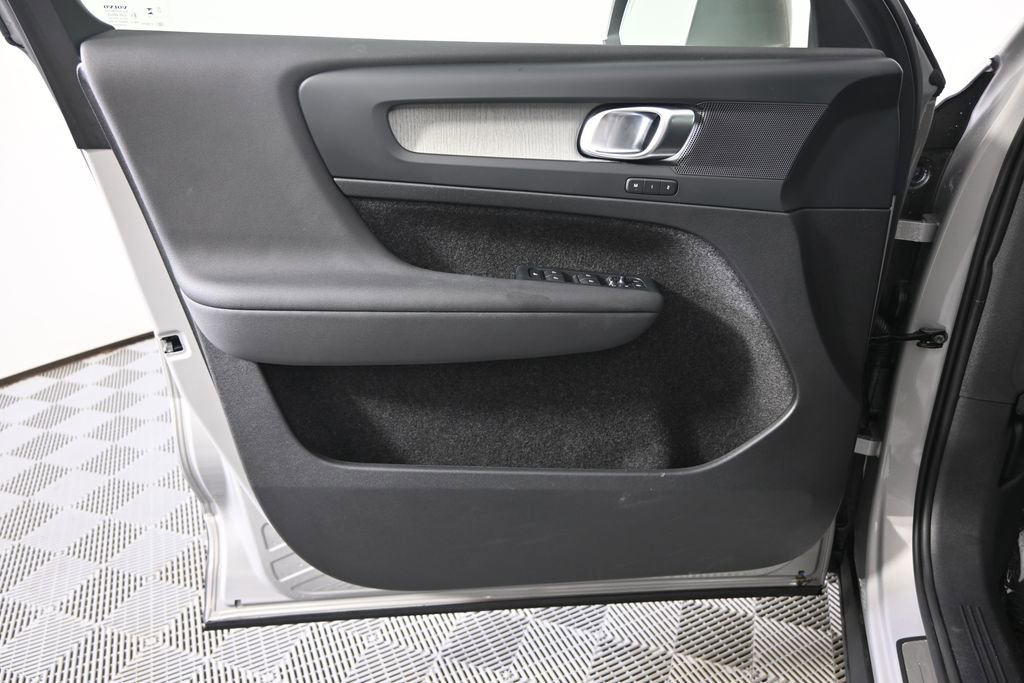 Used 2024 Volvo XC40 B5 Plus AWD/4WD image 18