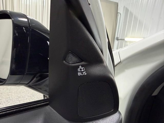 Used 2017 Volvo V60 T5 Cross Country w/ Convenience Package AWD/4WD image 20