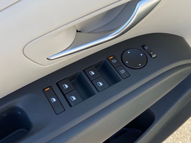 Used 2025 Hyundai Tucson SE image 12