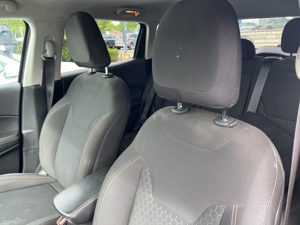 Used 2018 Jeep Compass Sport FWD image 9