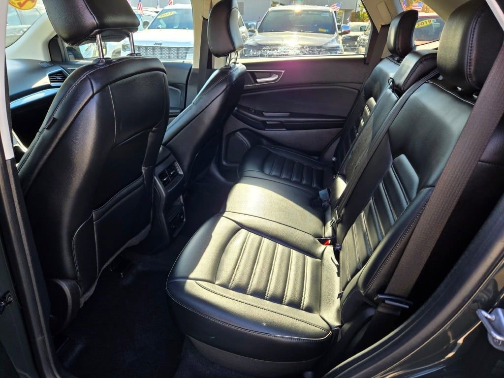 Used 2022 Ford Edge SEL w/ Convenience Package image 16
