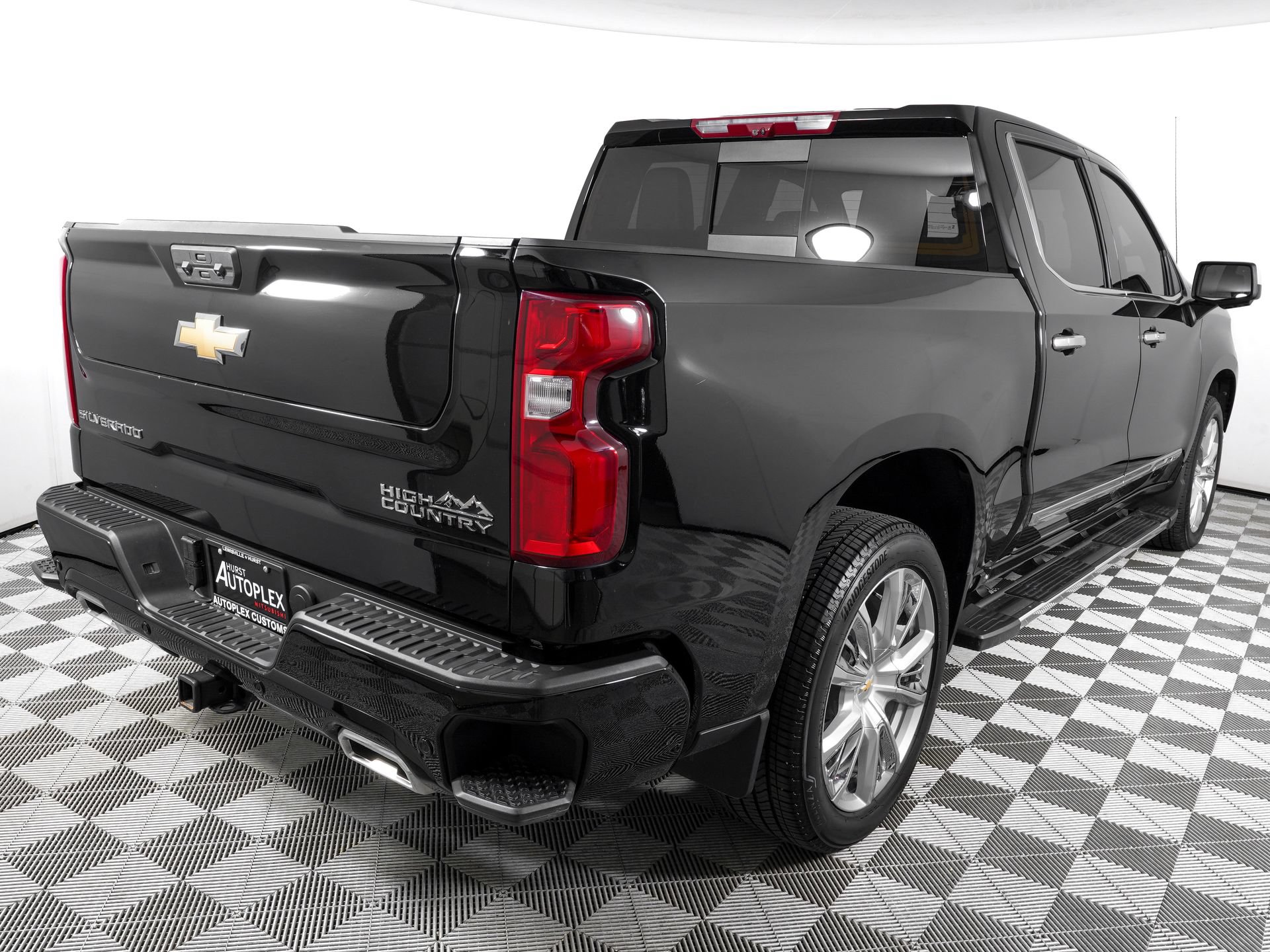 Used 2026 Chevrolet Silverado 1500 High Country w/ High Country Premium Package RWD image 3