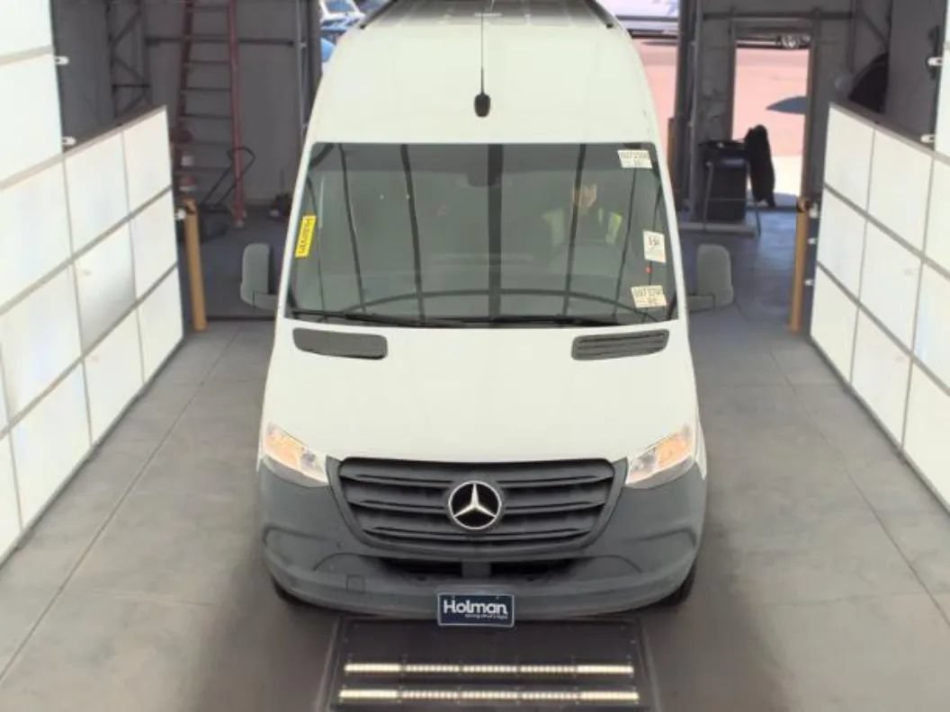Used 2021 Mercedes-Benz Sprinter 2500 w/ Driver Convenience Package image 7