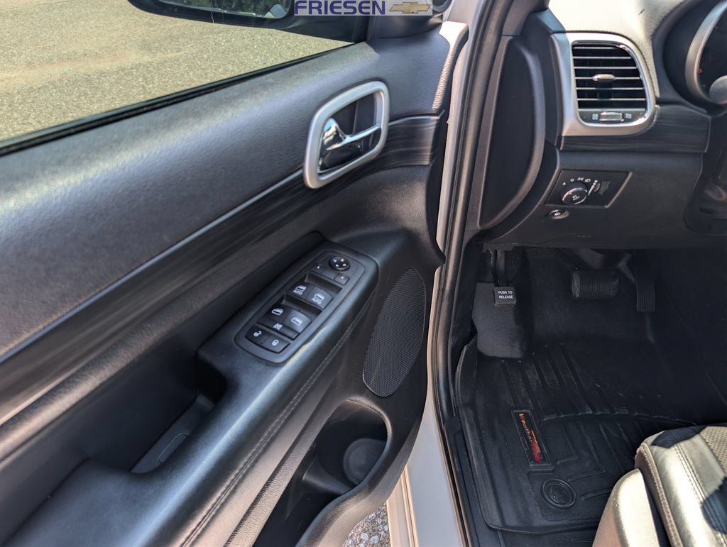 Used 2019 Jeep Grand Cherokee Altitude AWD/4WD image 10
