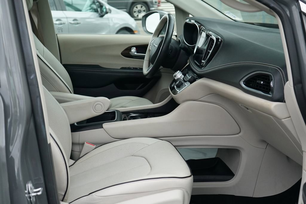 Used 2021 Chrysler Pacifica Limited w/ Premium & Safety Sphere Group AWD/4WD image 8