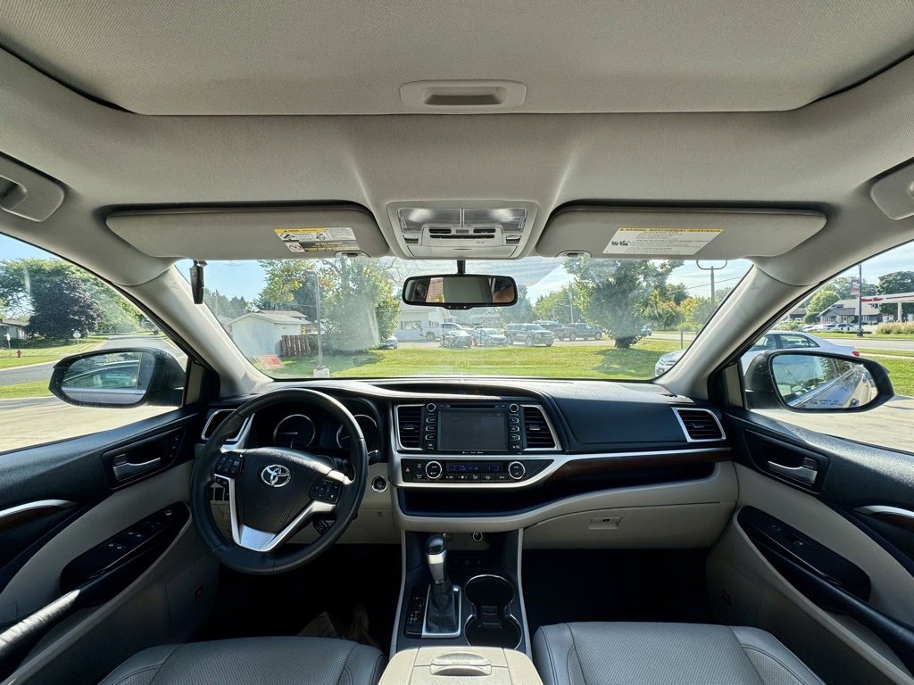 Used 2016 Toyota Highlander Limited image 18