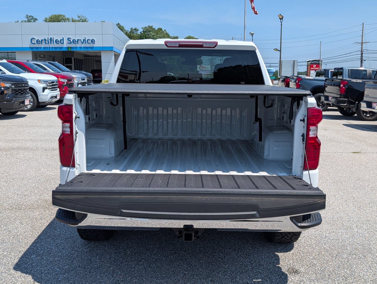 Used 2023 Chevrolet Silverado 1500 LT AWD/4WD image 13