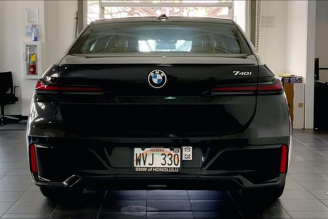 Certified 2023 BMW 740i image 4