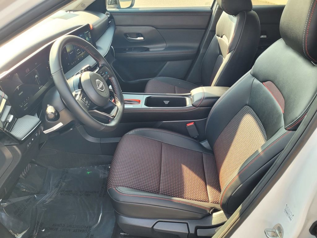 New 2026 Nissan Kicks SR w/ Illumination Package image 8