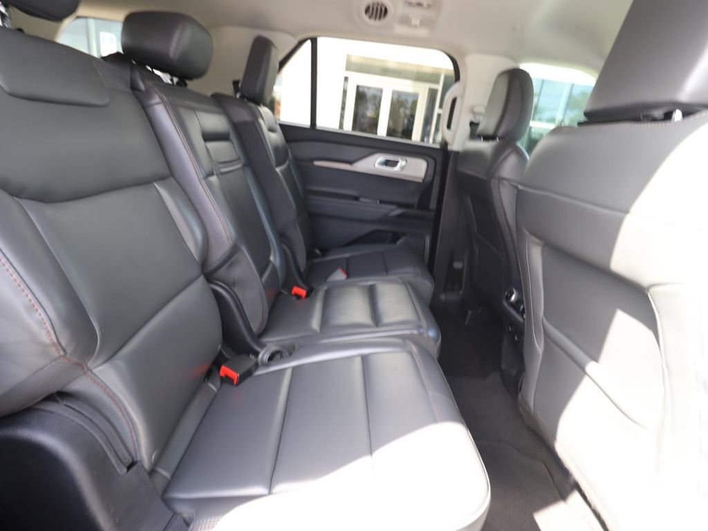 Certified 2025 Ford Explorer Active w/ Active Comfort Package RWD image 24