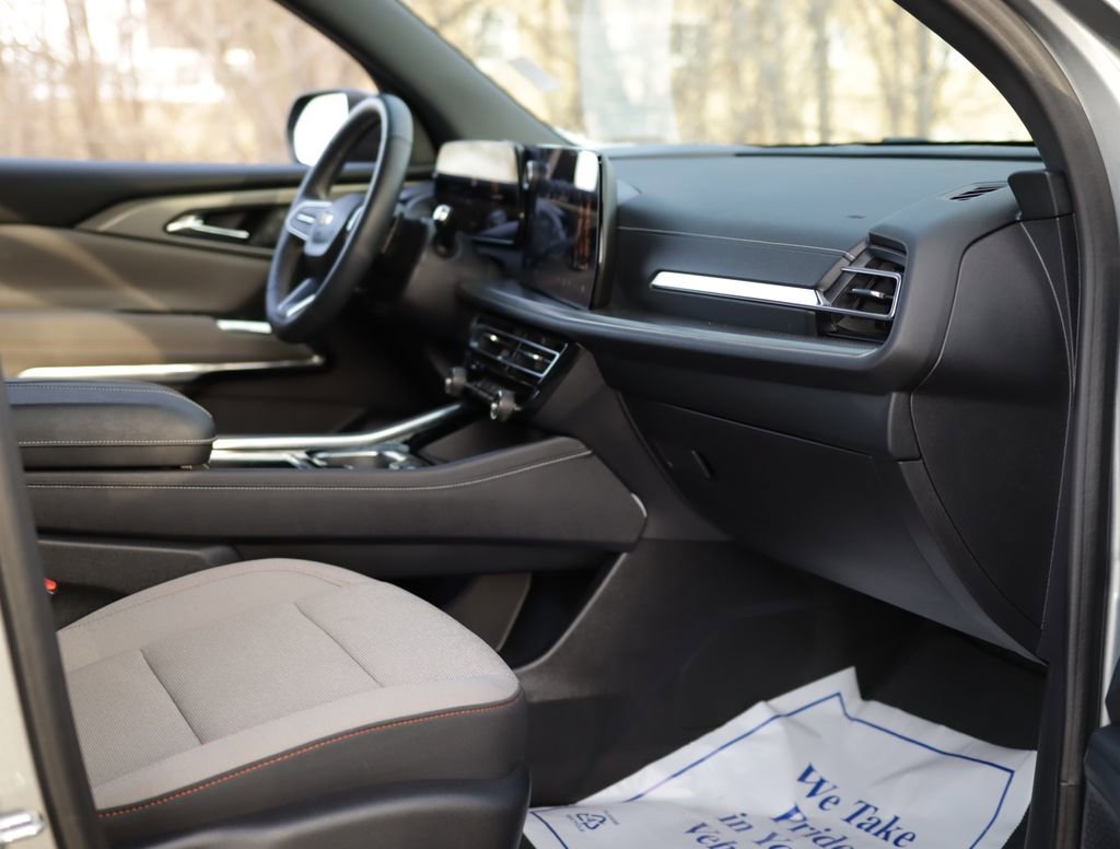 Used 2024 Chevrolet Traverse LT w/ Trailering Package image 33