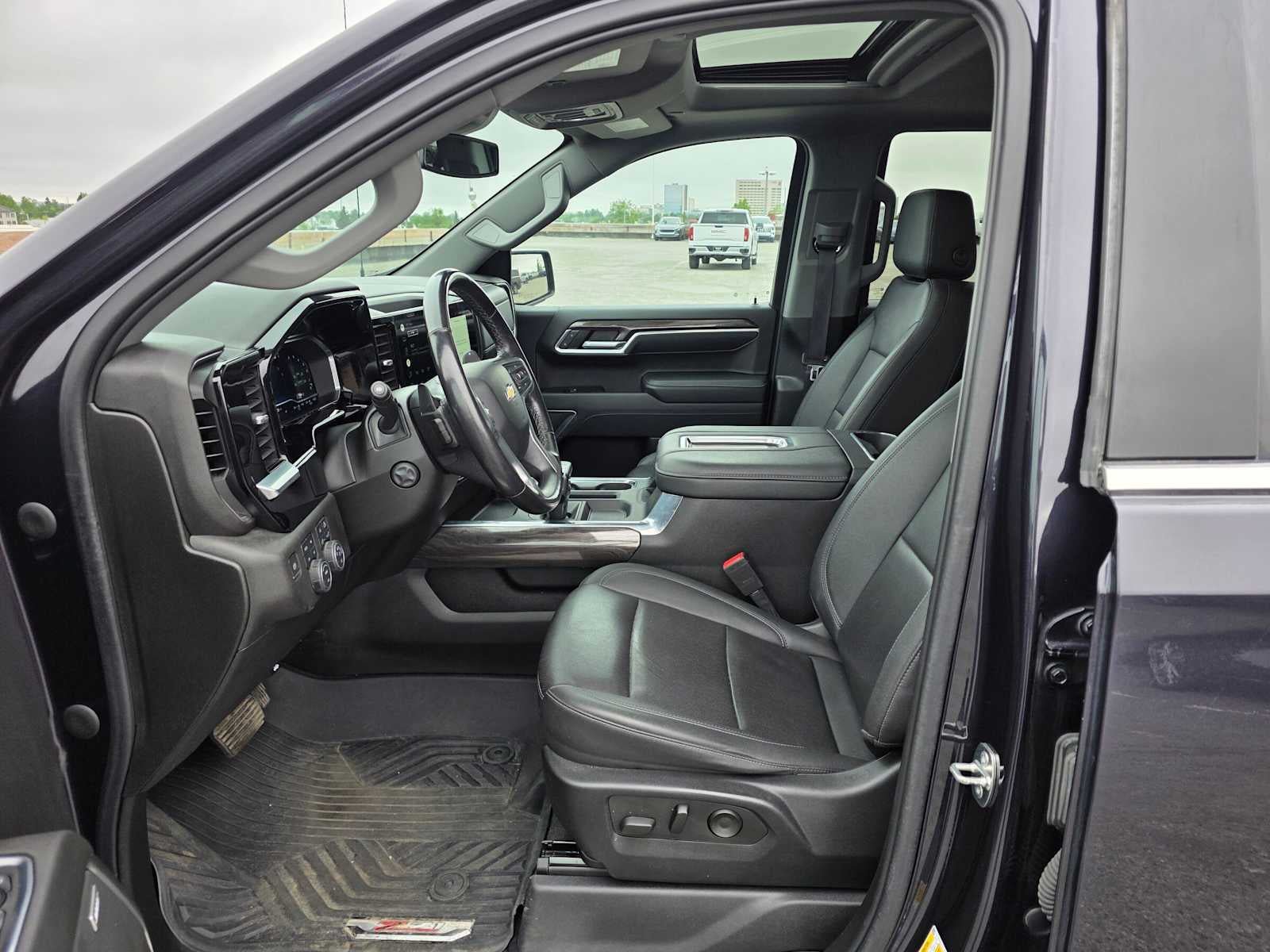 Used 2022 Chevrolet Silverado 1500 LTZ AWD/4WD image 20