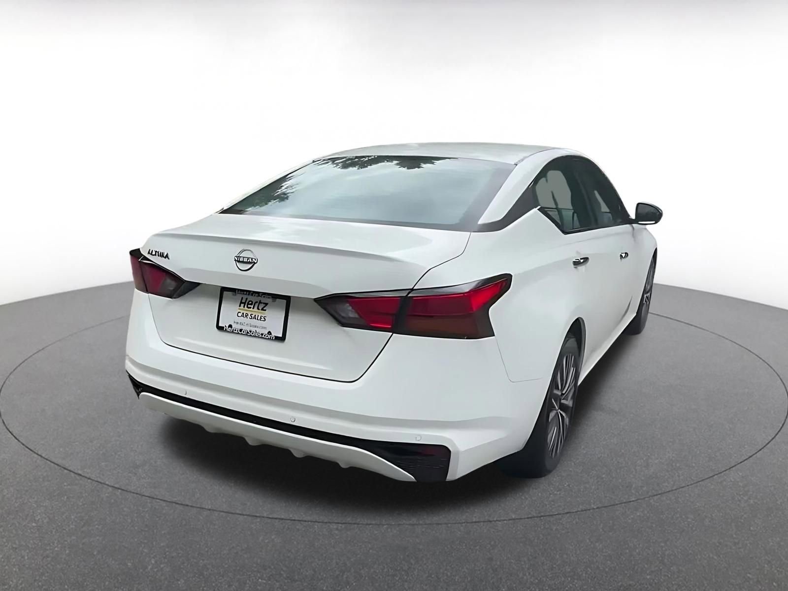 Used 2025 Nissan Altima 2.5 SV FWD image 14