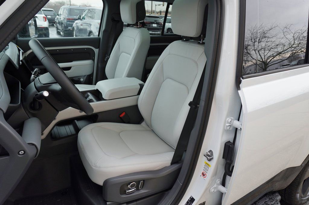 New 2026 Land Rover Defender 130 X-Dynamic SE image 14