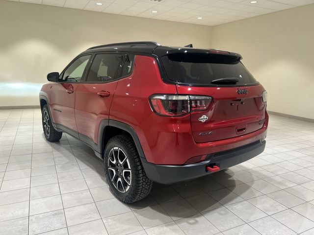 Used 2025 Jeep Compass Trailhawk AWD/4WD image 3
