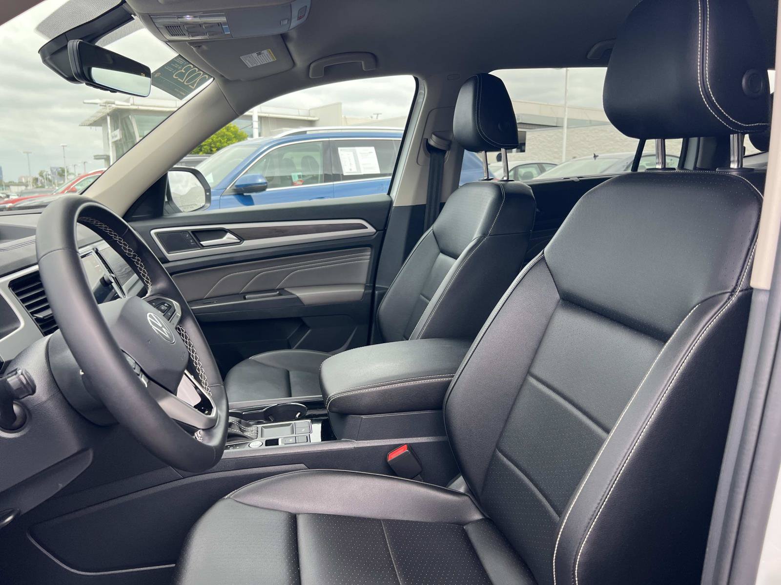 Certified 2023 Volkswagen Atlas SE w/ Black Wheel Package FWD image 18