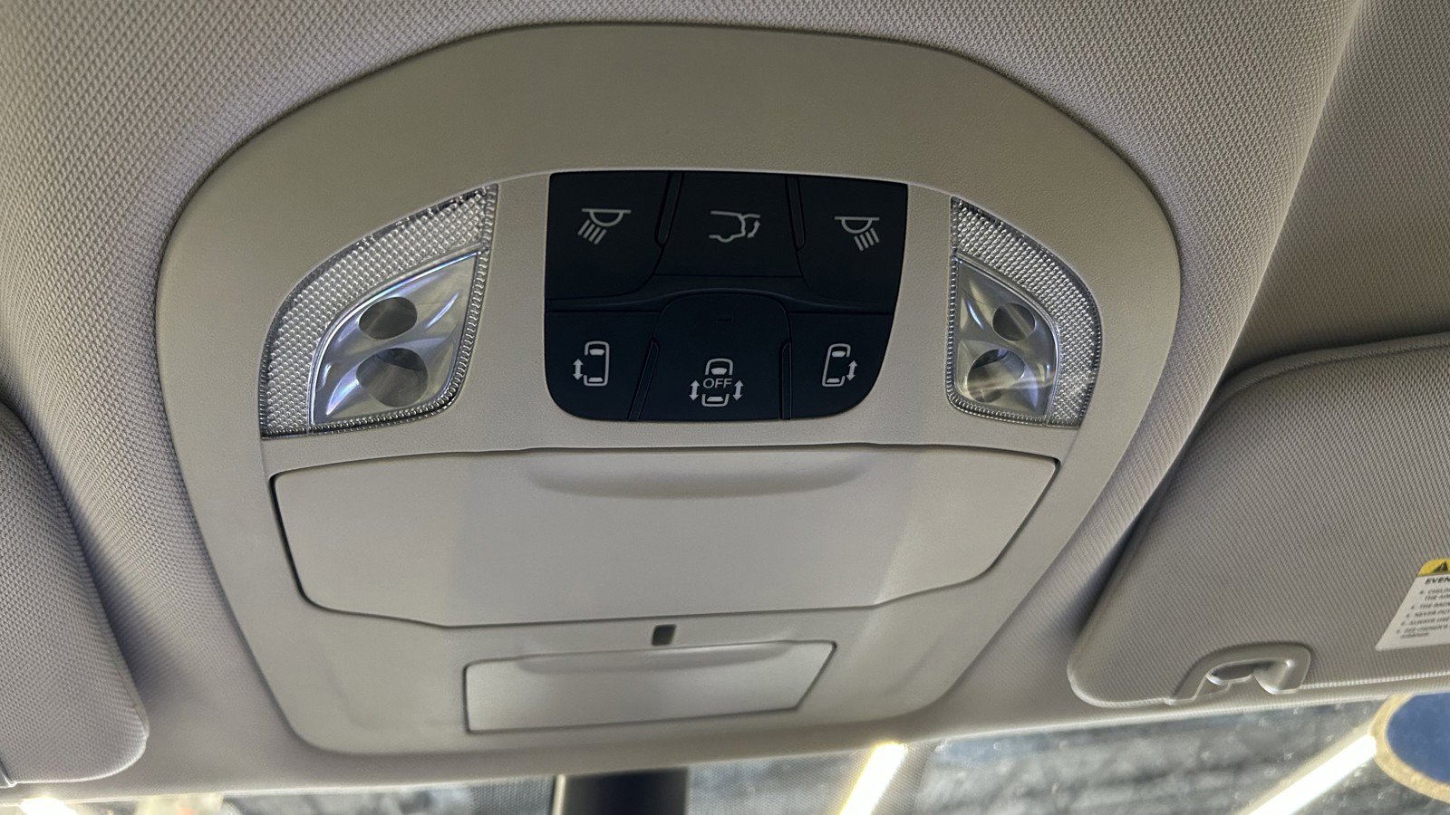 Used 2023 Chrysler Pacifica Touring-L image 38