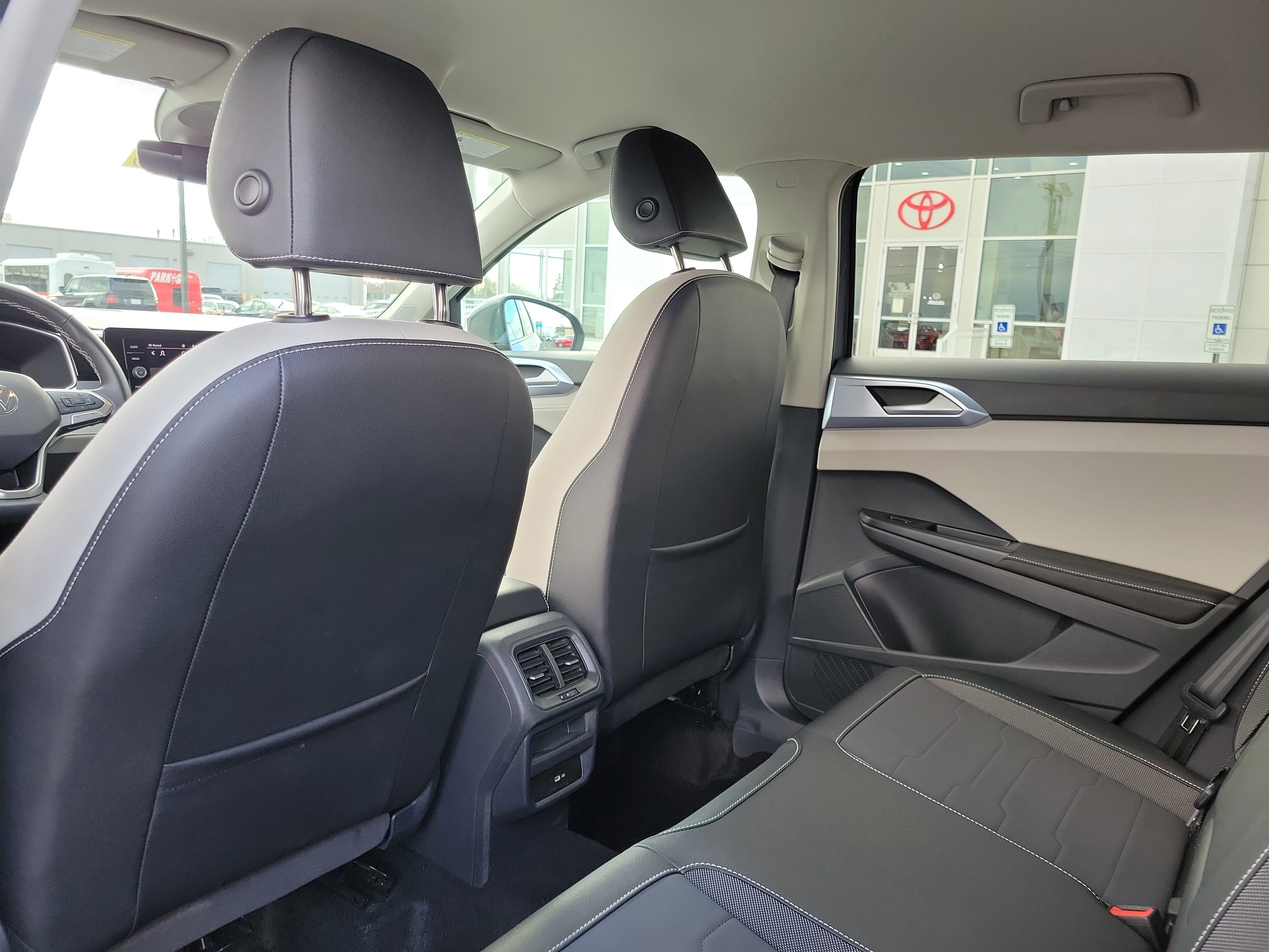 Used 2025 Volkswagen Taos SE image 14