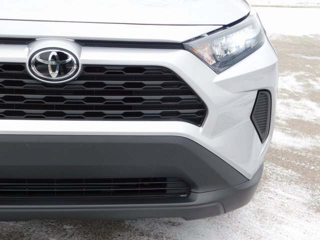 Used 2022 Toyota RAV4 LE image 9