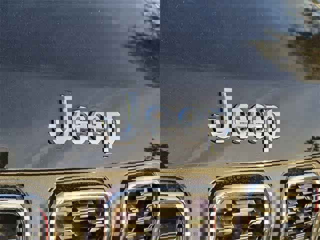 Used 2025 Jeep Compass Latitude image 12