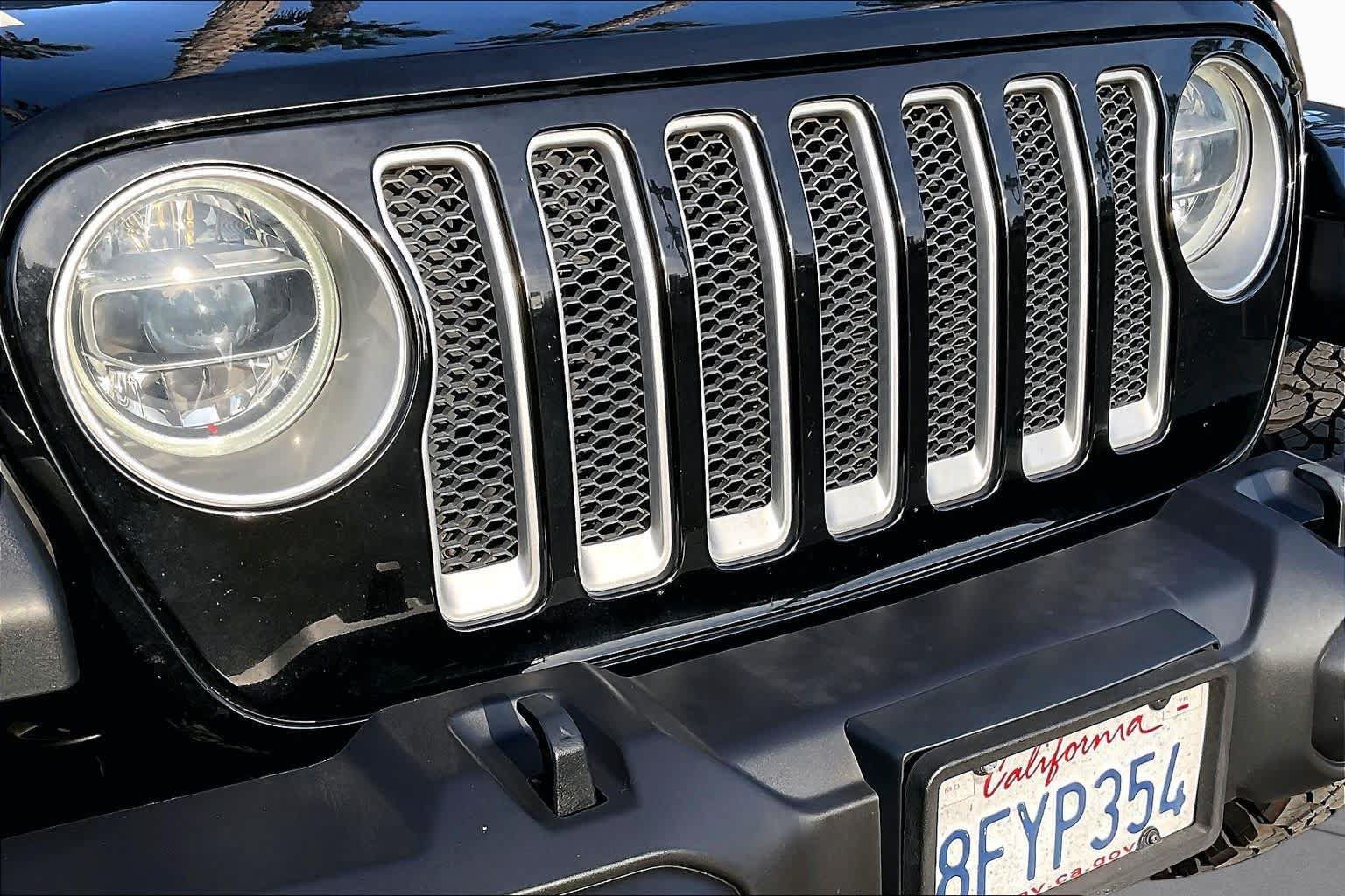 Used 2018 Jeep Wrangler Unlimited Sahara AWD/4WD image 28