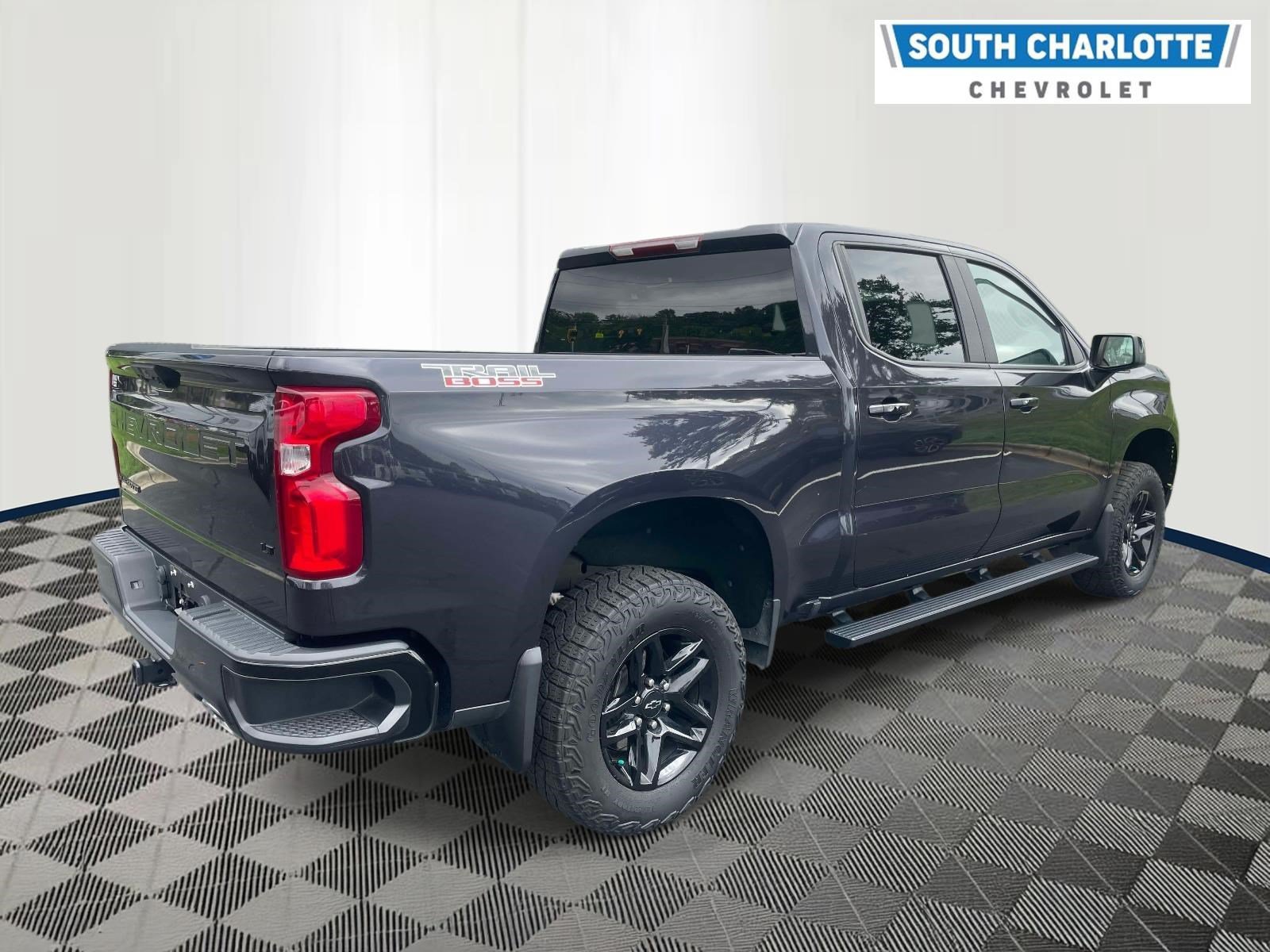 Used 2023 Chevrolet Silverado 1500 LT Trail Boss w/ LPO, Dark Essentials Package AWD/4WD image 4