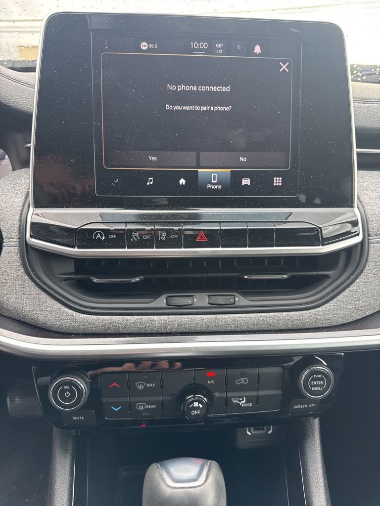 Used 2022 Jeep Compass Latitude w/ Sun and Sound Group image 3