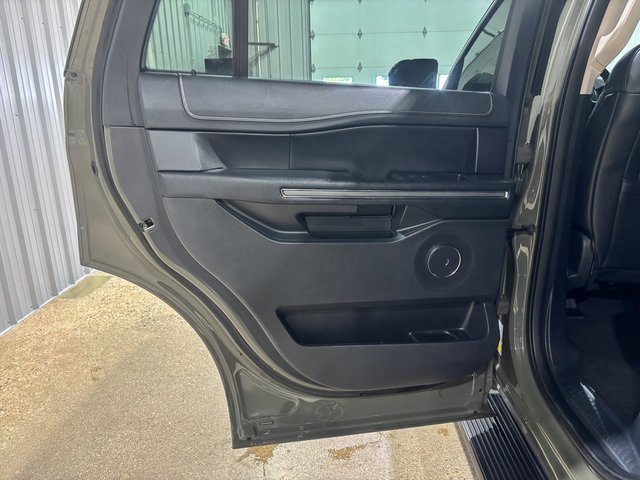 Used 2024 Ford Expedition XLT image 23