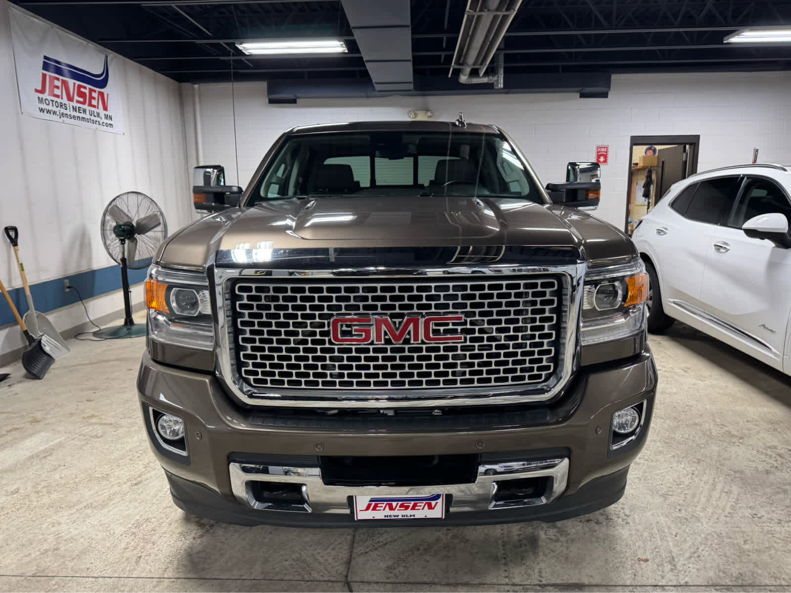 Used 2015 GMC Sierra 3500 Denali w/ Duramax Plus Package image 2