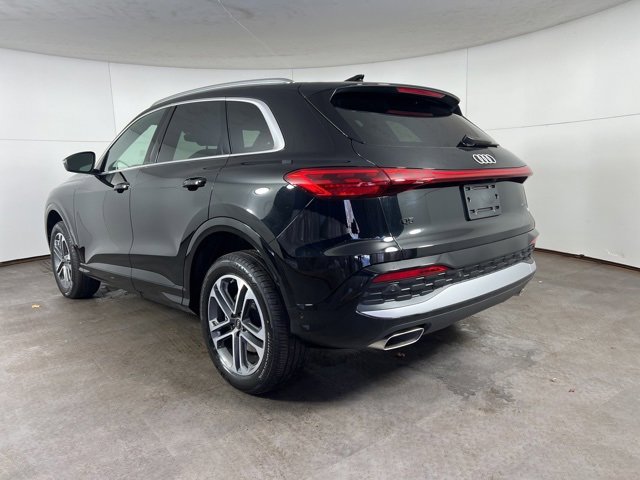 Used 2025 Audi Q5 Premium w/ Convenience Package image 5