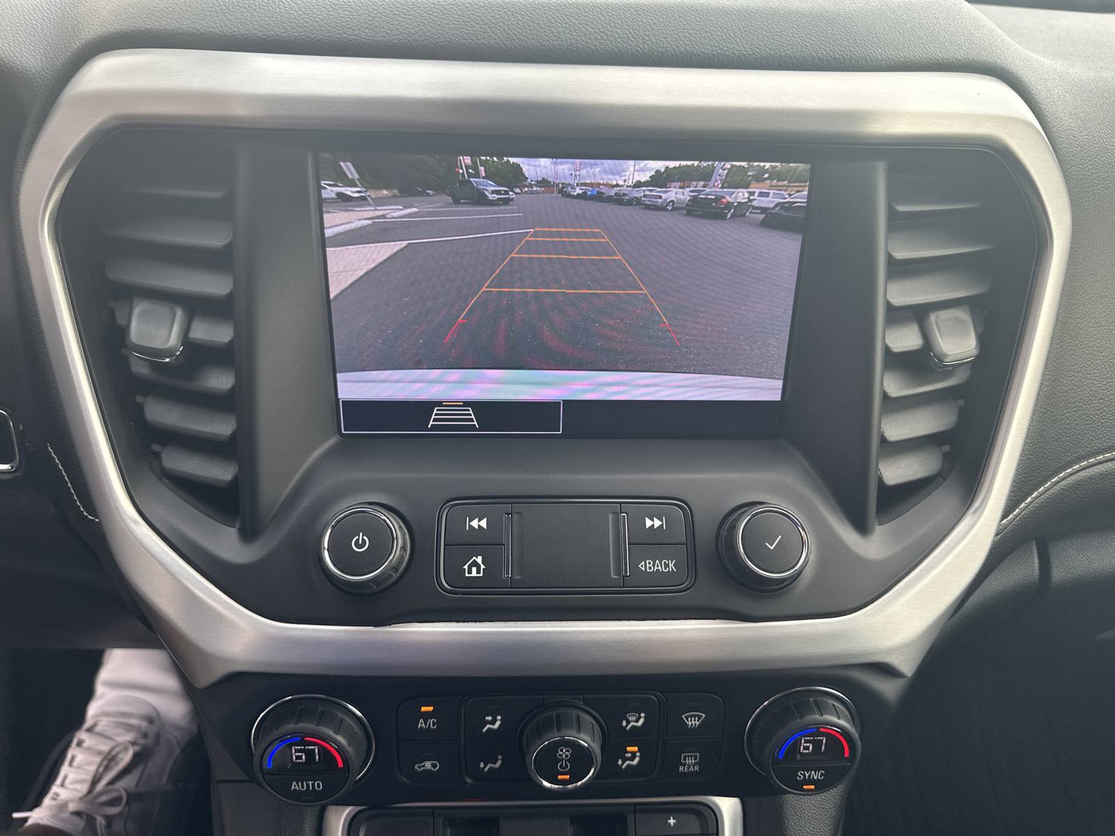 Used 2022 GMC Acadia SLE image 15