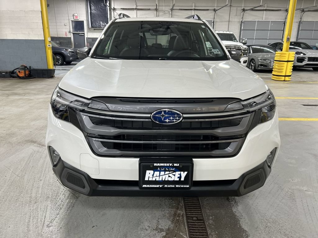 Certified 2025 Subaru Forester Limited AWD/4WD image 3