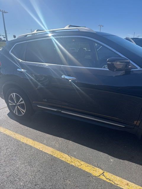 Used 2018 Nissan Rogue SL w/ Premium Package image 3